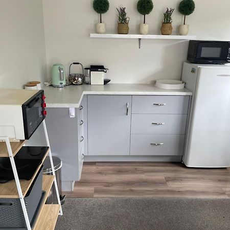 Modern Studio Apartment Мотуэка Экстерьер фото