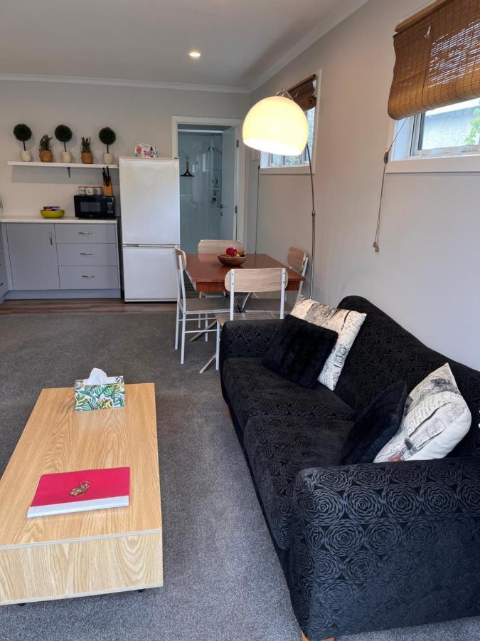 Modern Studio Apartment Мотуэка Экстерьер фото
